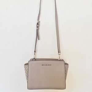 Michael Kors Selma Grommet Medium Messenger, Gray